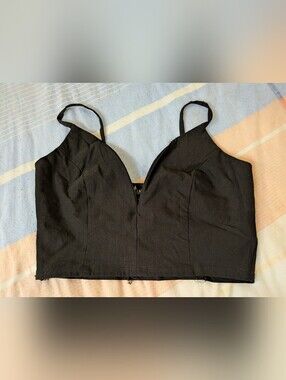 Black V-Neck Cropped Tank Top